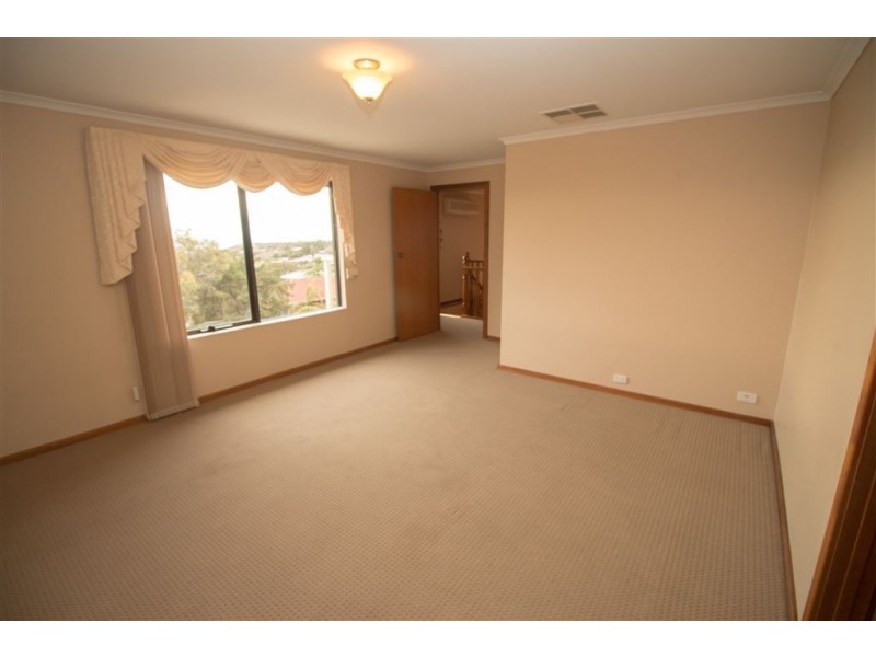 10 Ingomar Court, Hallett Cove SA 5158