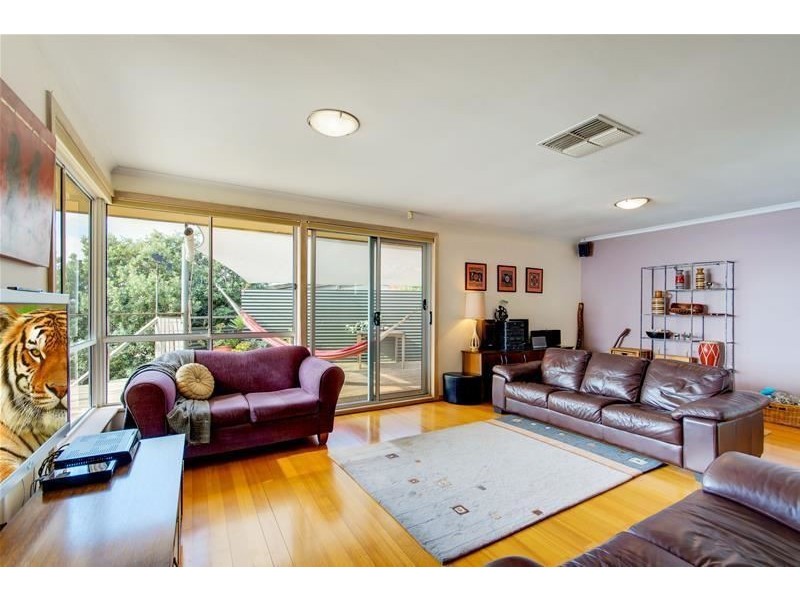 15 Murnada Street, Hallett Cove SA 5158