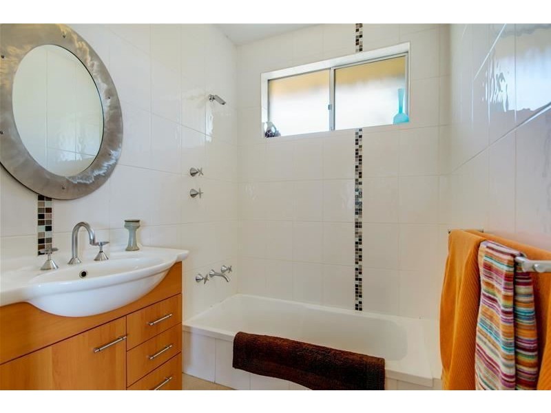 15 Murnada Street, Hallett Cove SA 5158