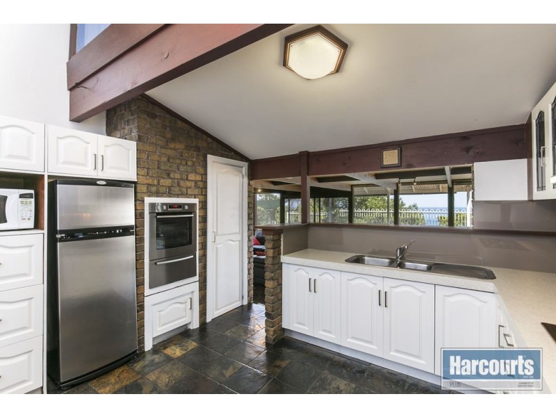 13 St Vincents Avenue, Hallett Cove SA 5158