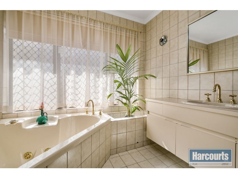 102 Barramundi Drive, Hallett Cove SA 5158