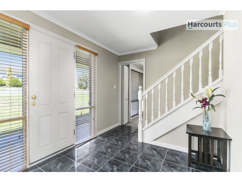 15 Kanowna Street, Hallett Cove SA 5158