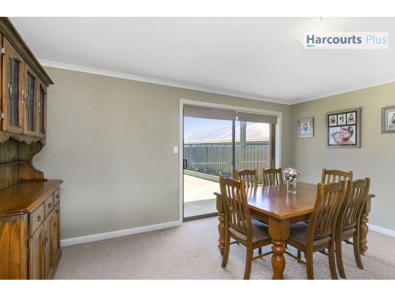 15 Kanowna Street, Hallett Cove SA 5158