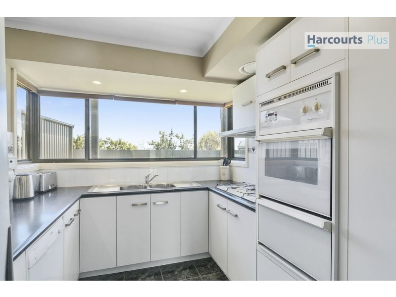 15 Kanowna Street, Hallett Cove SA 5158