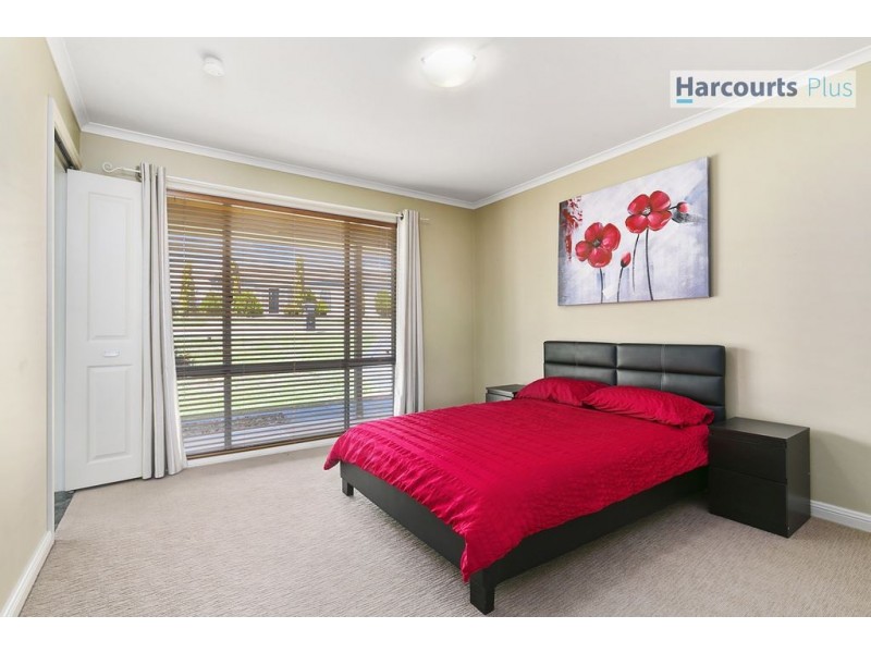 15 Kanowna Street, Hallett Cove SA 5158