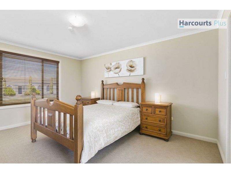 15 Kanowna Street, Hallett Cove SA 5158