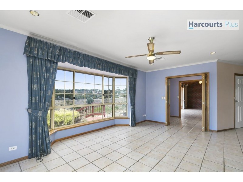 24 Glade Crescent, Hallett Cove SA 5158