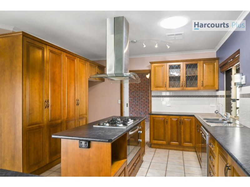 24 Glade Crescent, Hallett Cove SA 5158