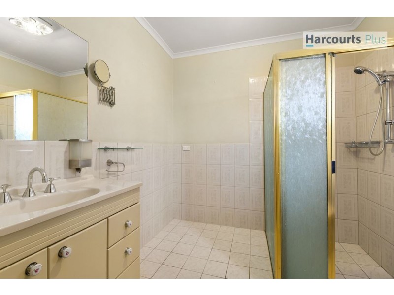 24 Glade Crescent, Hallett Cove SA 5158