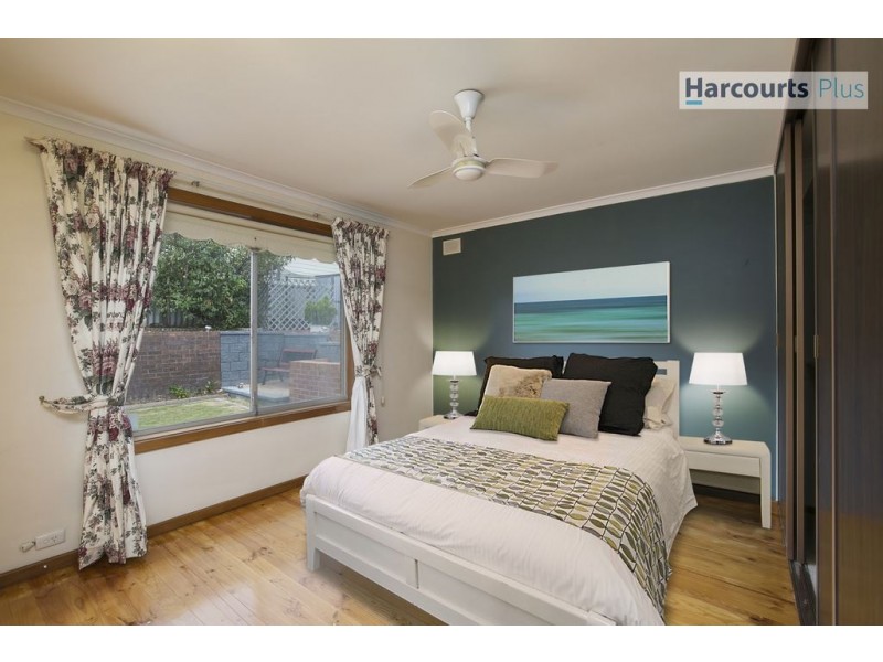 4 Resolute Crescent, Hallett Cove SA 5158