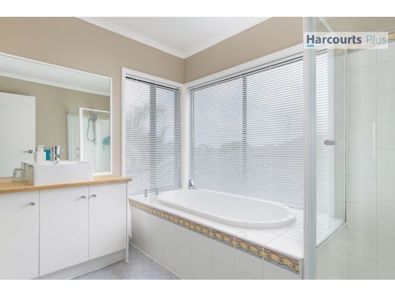 21 Ingleton Drive, Hallett Cove SA 5158