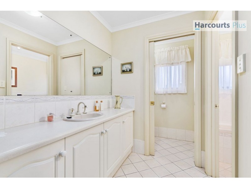 20 Elizabeth Crescent, Hallett Cove SA 5158