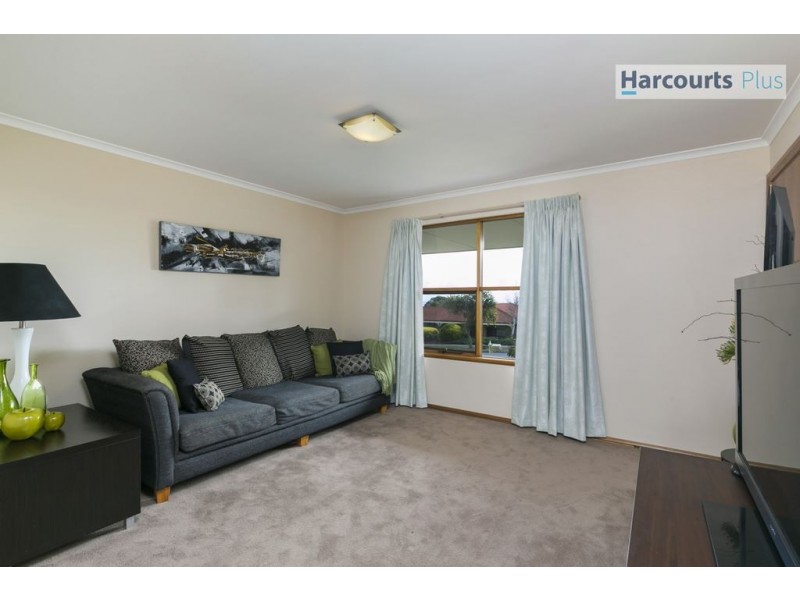 10 Vennachar Drive, Hallett Cove SA 5158