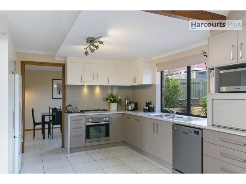 10 Vennachar Drive, Hallett Cove SA 5158