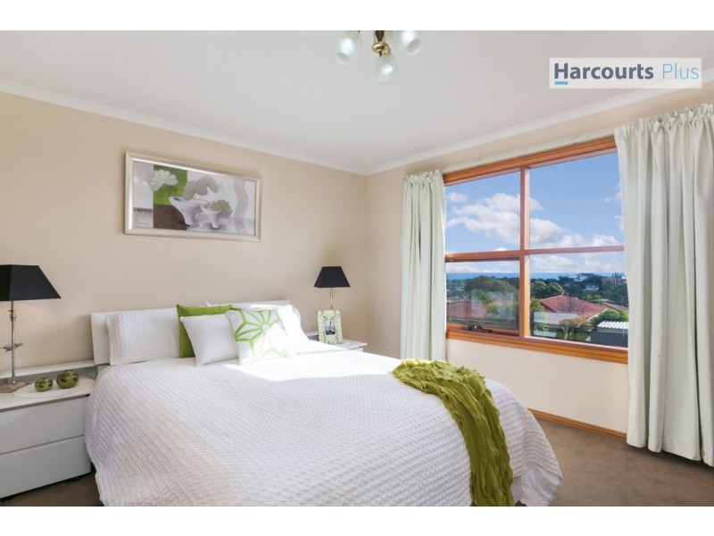 10 Vennachar Drive, Hallett Cove SA 5158