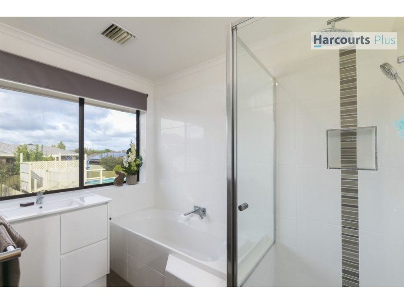 10 Vennachar Drive, Hallett Cove SA 5158