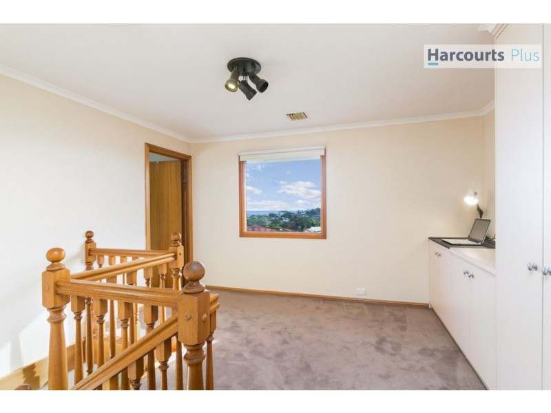 10 Vennachar Drive, Hallett Cove SA 5158