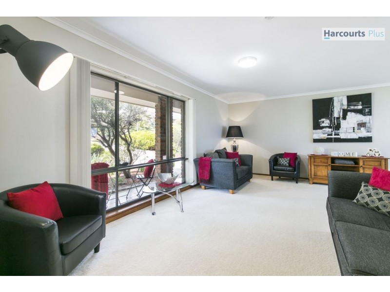17 Arafura Court, Hallett Cove SA 5158