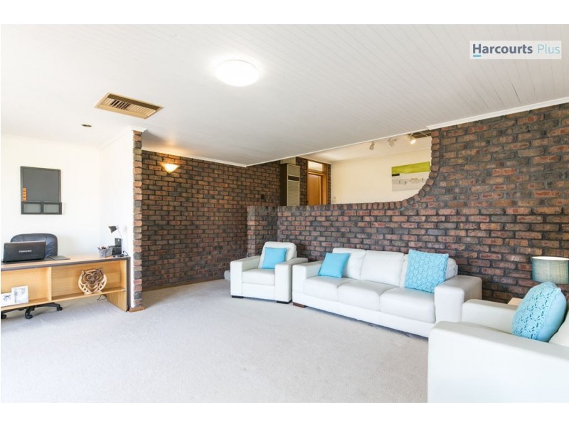 17 Arafura Court, Hallett Cove SA 5158