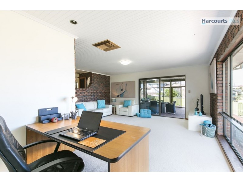 17 Arafura Court, Hallett Cove SA 5158