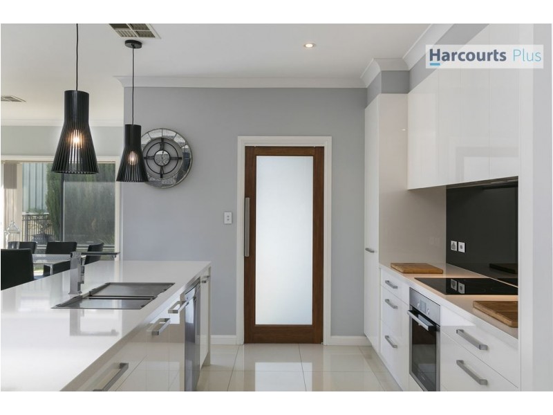 2 Wildi Court, Hallett Cove SA 5158