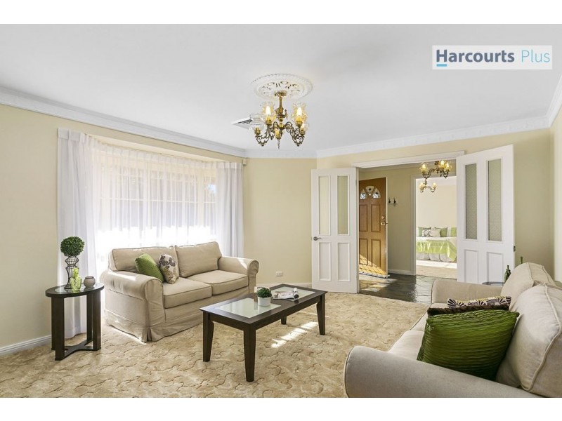 18 Vennachar Drive, Hallett Cove SA 5158