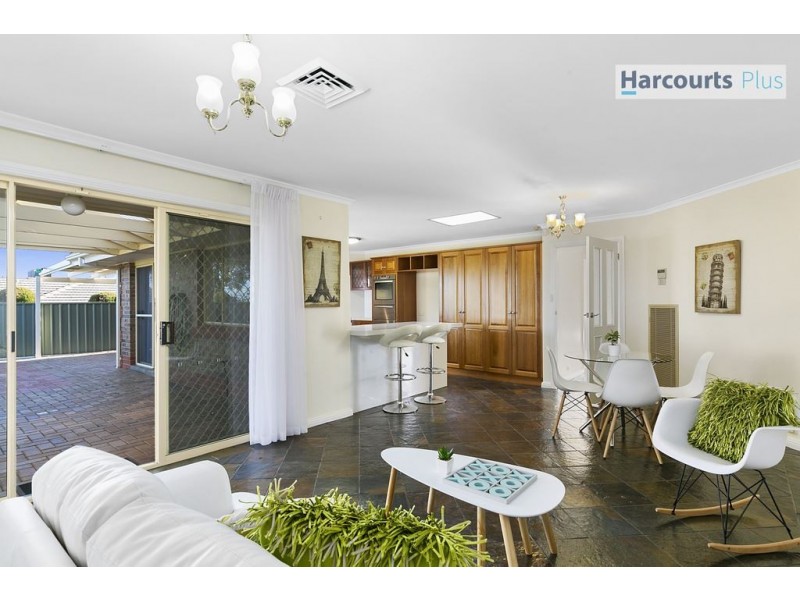 18 Vennachar Drive, Hallett Cove SA 5158
