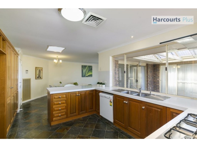 18 Vennachar Drive, Hallett Cove SA 5158