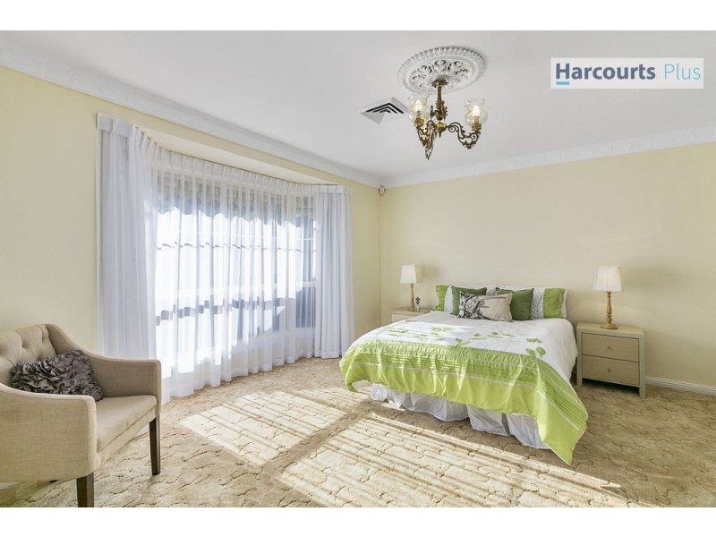 18 Vennachar Drive, Hallett Cove SA 5158