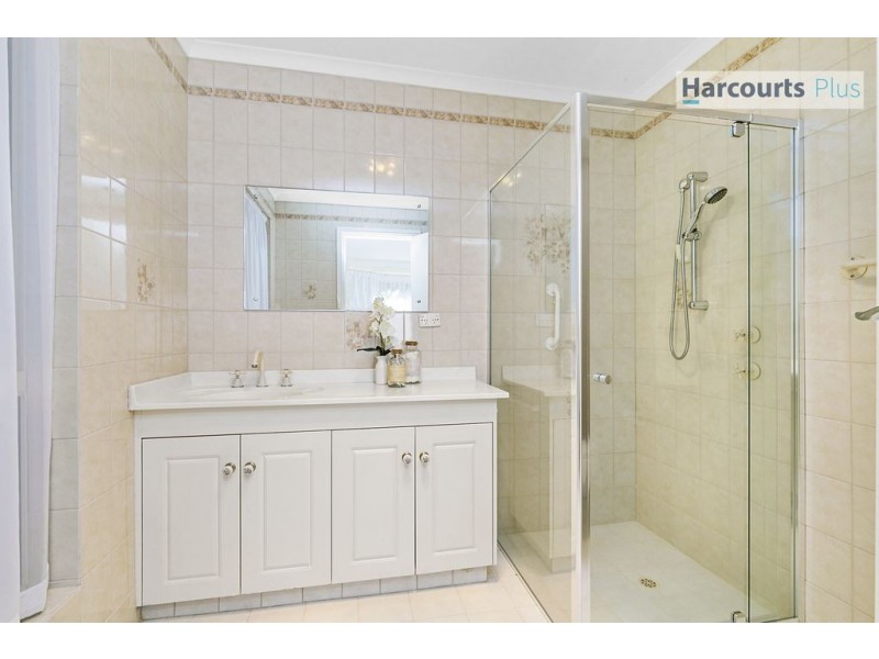 18 Vennachar Drive, Hallett Cove SA 5158