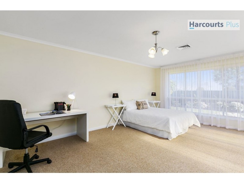 18 Vennachar Drive, Hallett Cove SA 5158
