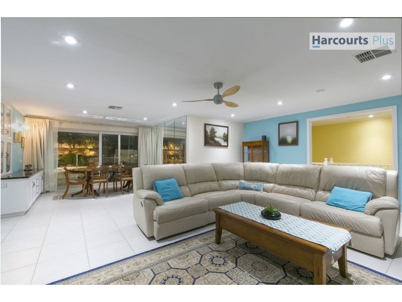 2 Arafura Court, Hallett Cove SA 5158