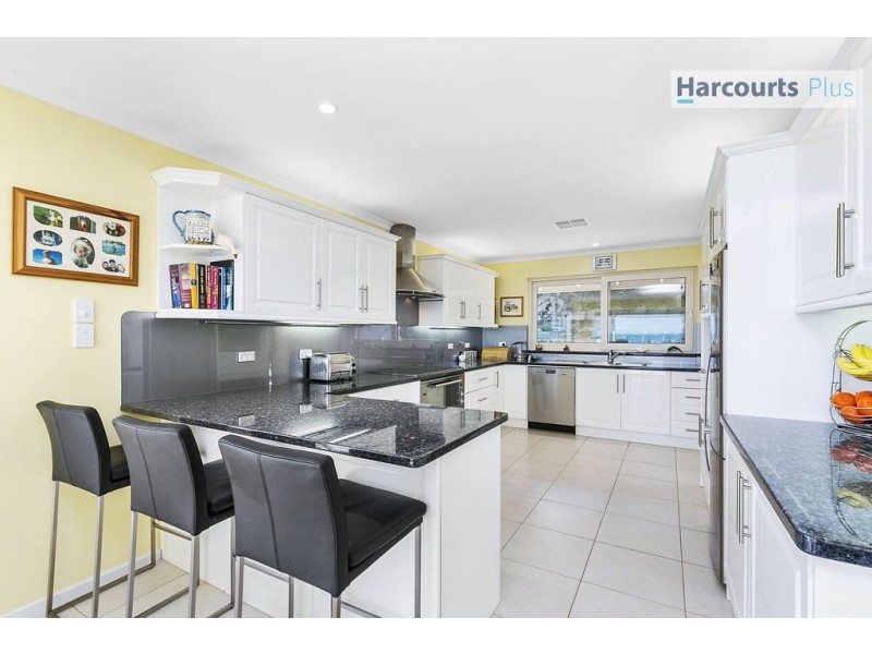 2 Arafura Court, Hallett Cove SA 5158