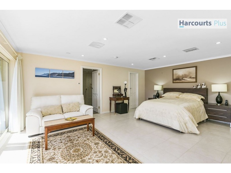 2 Arafura Court, Hallett Cove SA 5158