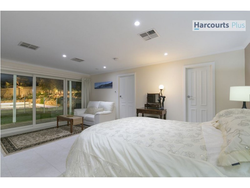 2 Arafura Court, Hallett Cove SA 5158