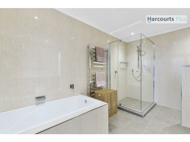 2 Arafura Court, Hallett Cove SA 5158