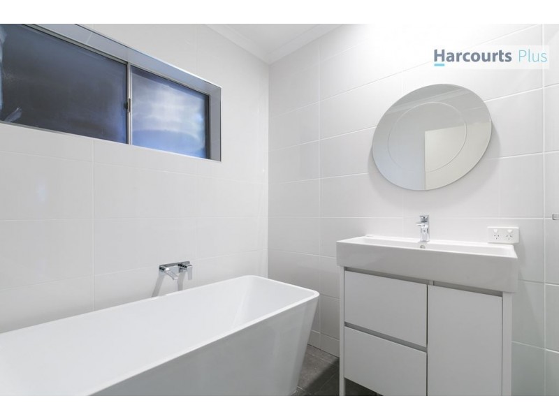 2/1A Falcon Avenue, Hallett Cove SA 5158