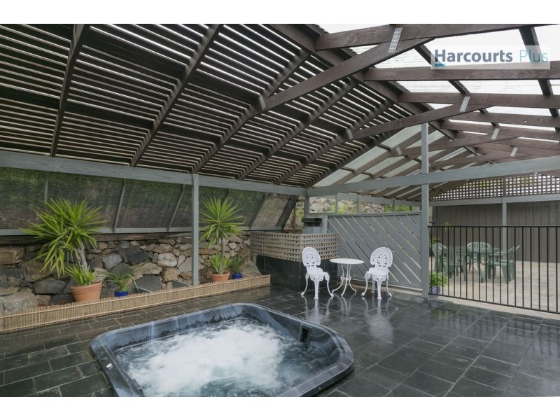 142 Perry Barr Road, Hallett Cove SA 5158
