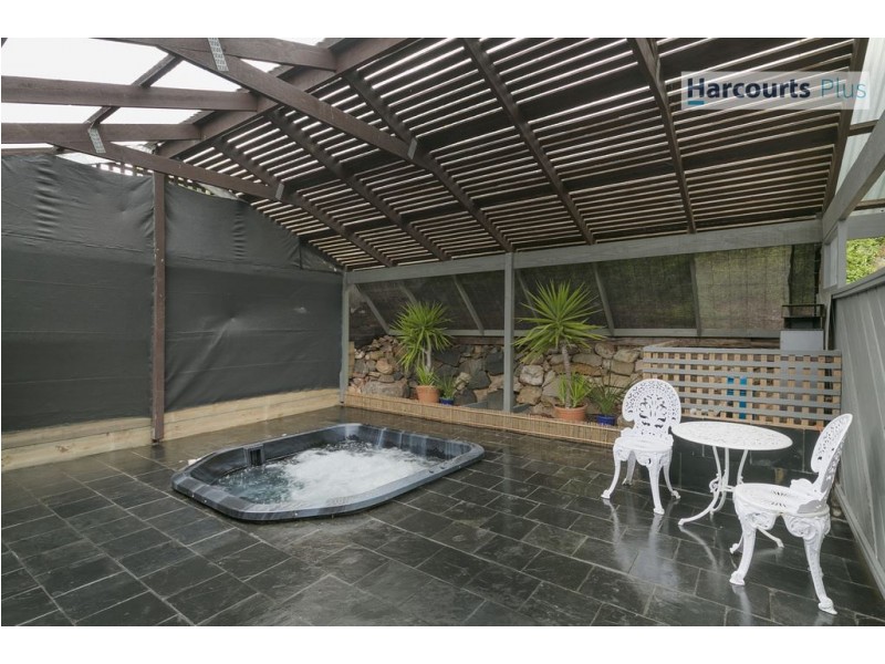 142 Perry Barr Road, Hallett Cove SA 5158