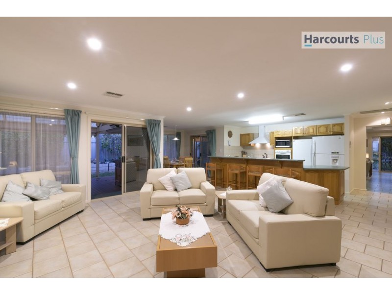 34 Ingleton Drive, Hallett Cove SA 5158