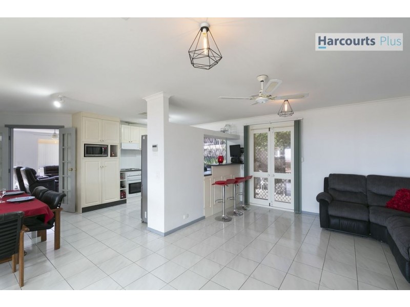 12 Neeangarra Crescent, Hallett Cove SA 5158