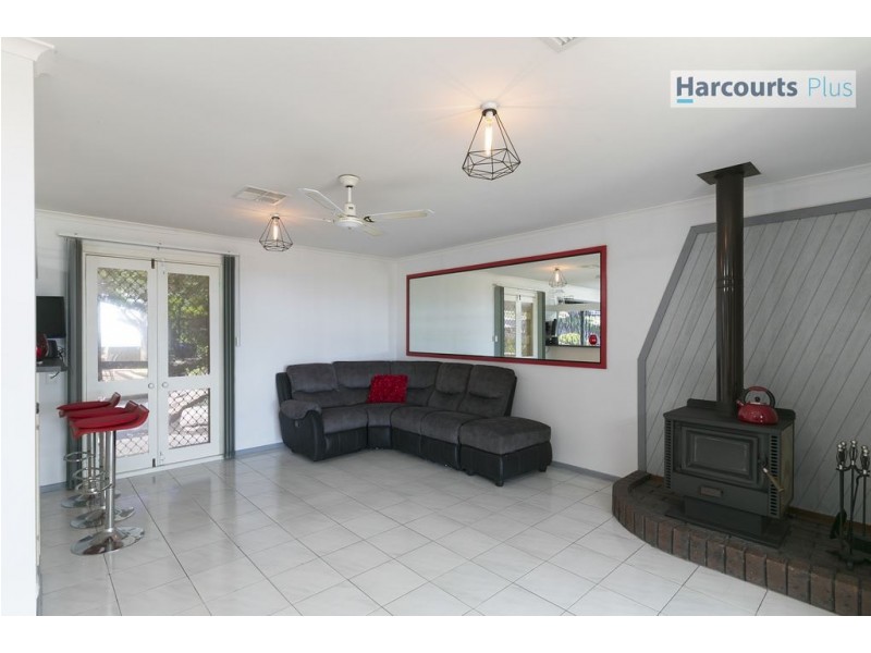 12 Neeangarra Crescent, Hallett Cove SA 5158