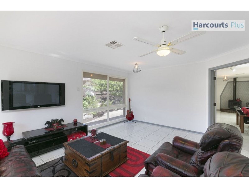 12 Neeangarra Crescent, Hallett Cove SA 5158