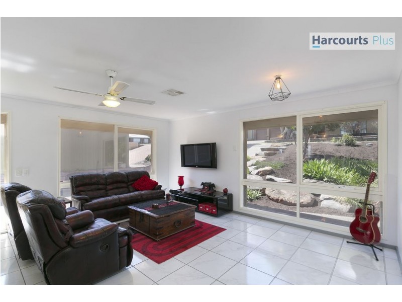 12 Neeangarra Crescent, Hallett Cove SA 5158