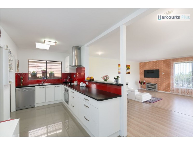 16 Madeline Crescent, Hallett Cove SA 5158