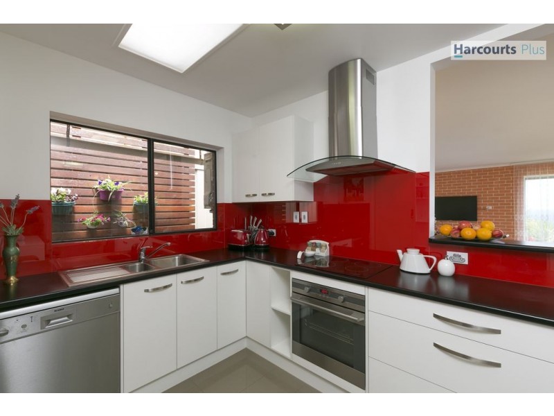 16 Madeline Crescent, Hallett Cove SA 5158