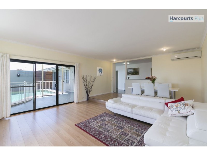 16 Madeline Crescent, Hallett Cove SA 5158