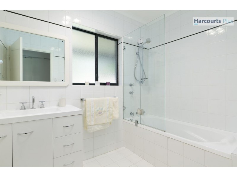 16 Madeline Crescent, Hallett Cove SA 5158