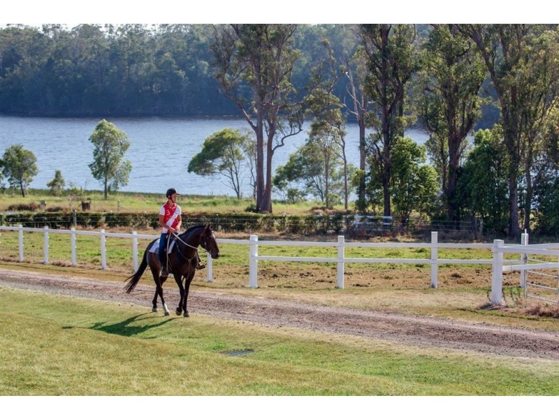 118 Hoy rd, Lake Macdonald QLD 4563