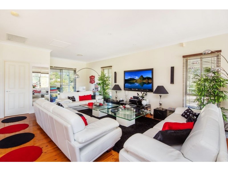 11 Jirrima Cres, Cooroibah QLD 4565